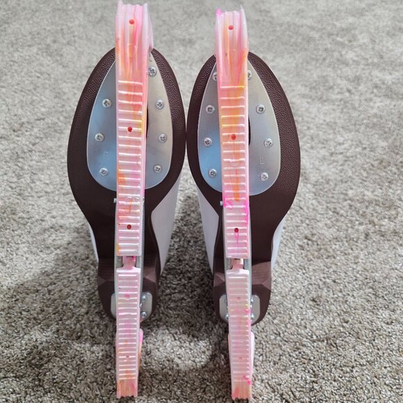 GAM Figure Skates 7.5 C w/ 10¼" Blades + Guardog Covers – White - Picture 11 of 16